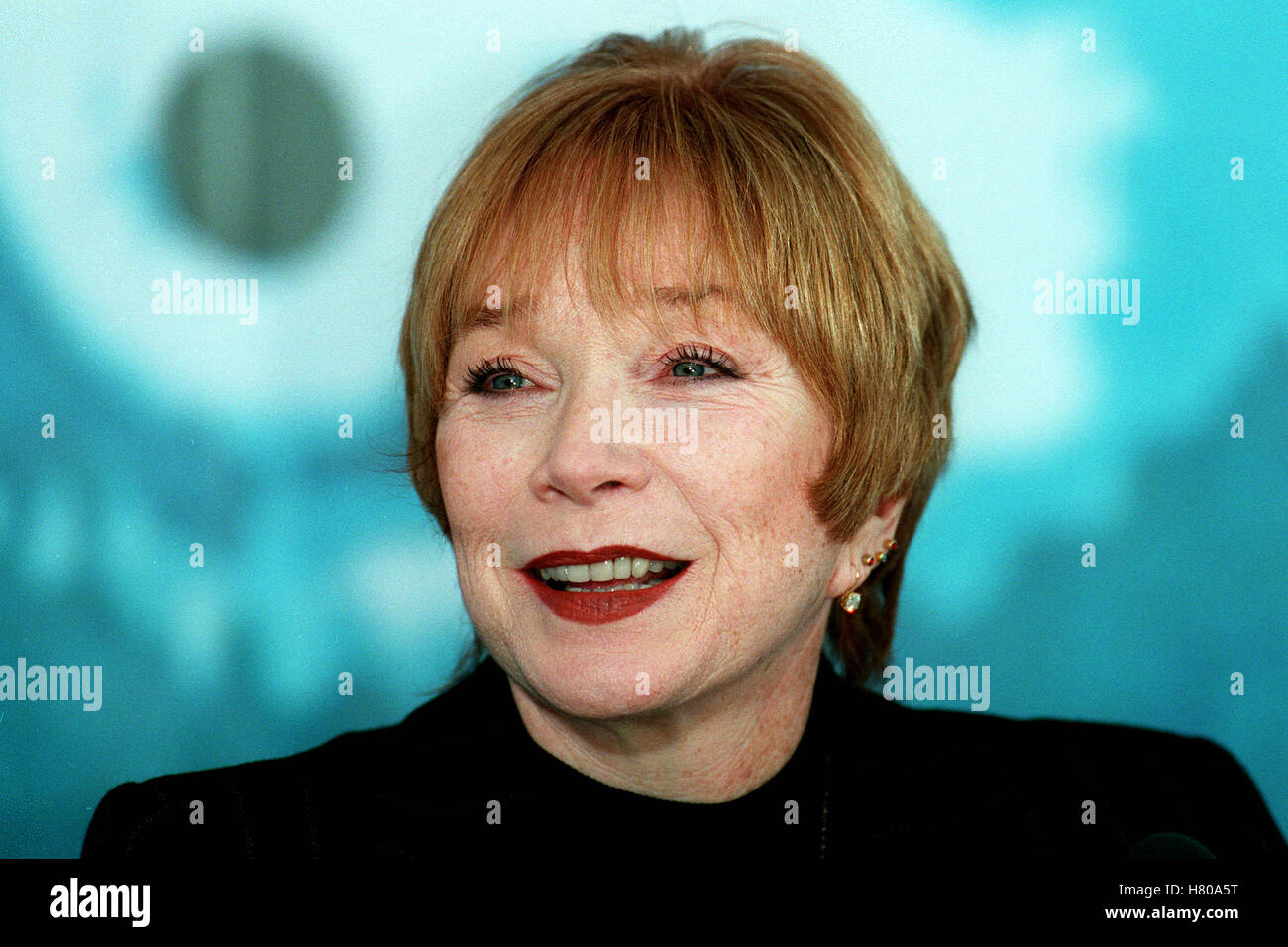 SHIRLEY MACLAINE BERLIN Deutschland 23. Februar 1999 Stockfoto