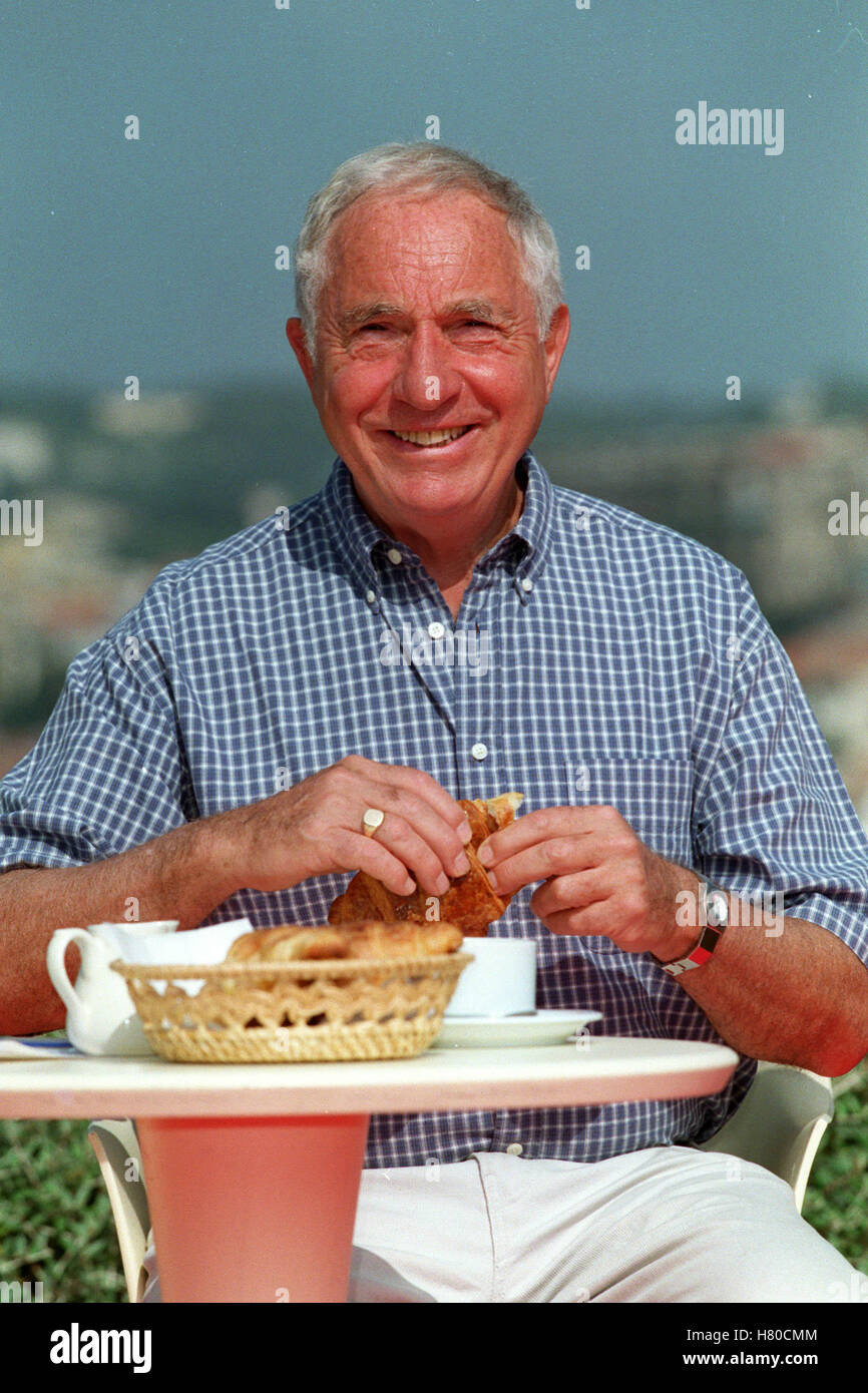 NIGEL HAWTHORNE mit Frühstück 23. Mai 1999 Stockfoto