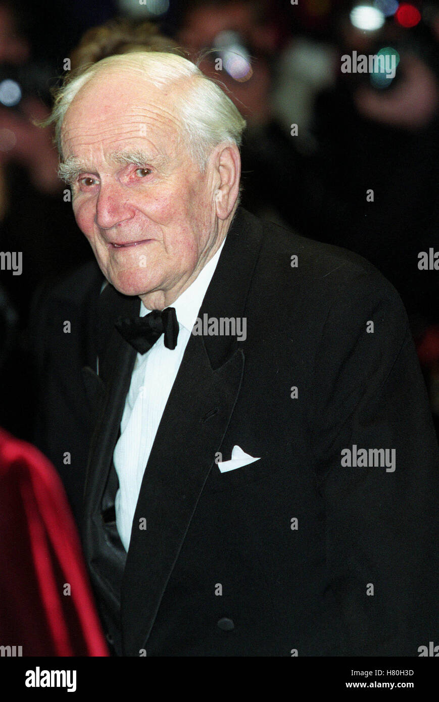 DESMOND LLEWELYN 23. November 1999 Stockfoto