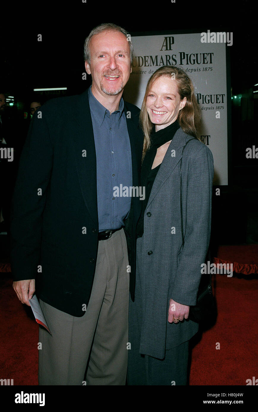 JAMES CAMERON & SUZY AMIS LOS ANGELES USA 1. Dezember 1999 Stockfoto