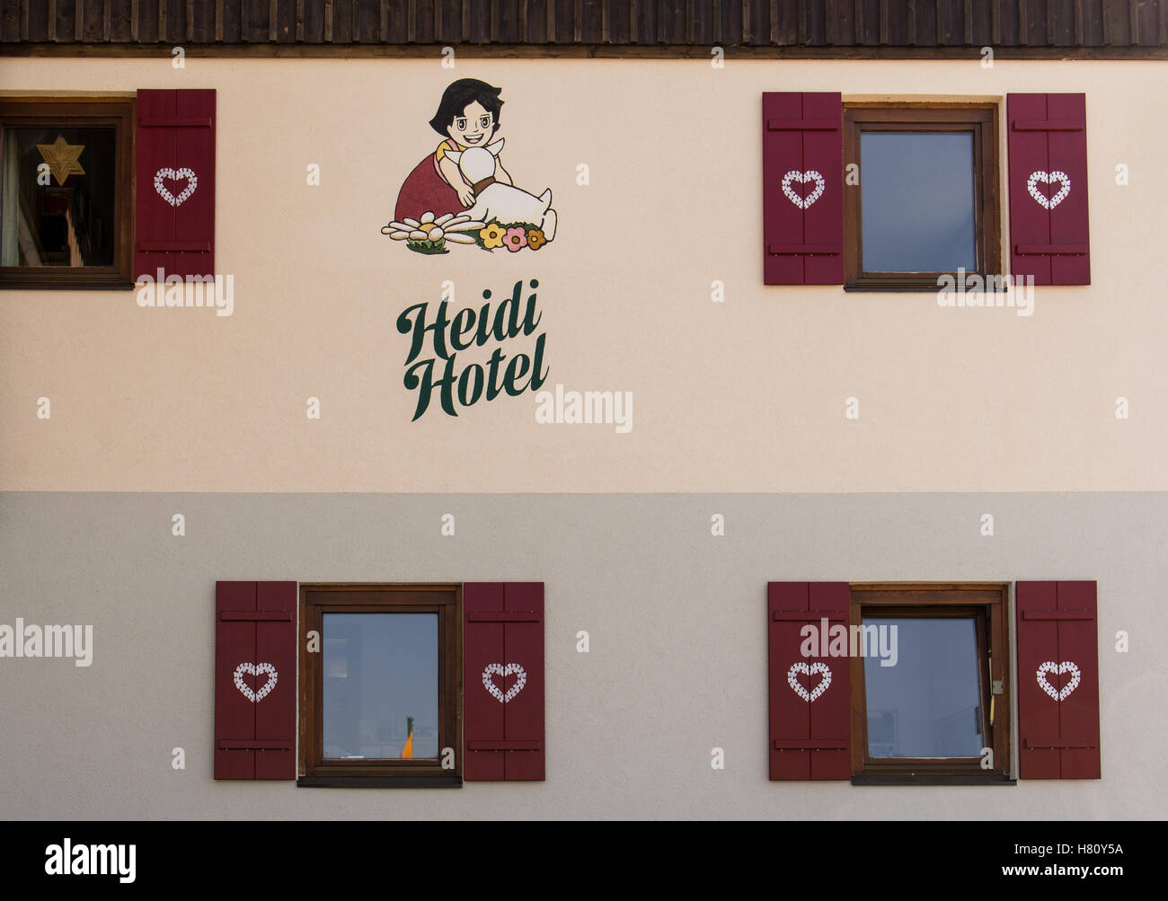 Heidi-Hotel-Fassade in Falkert, eine kleine Ortschaft in der Nähe von Bad Kleinkirchheim, Österreich Stockfoto