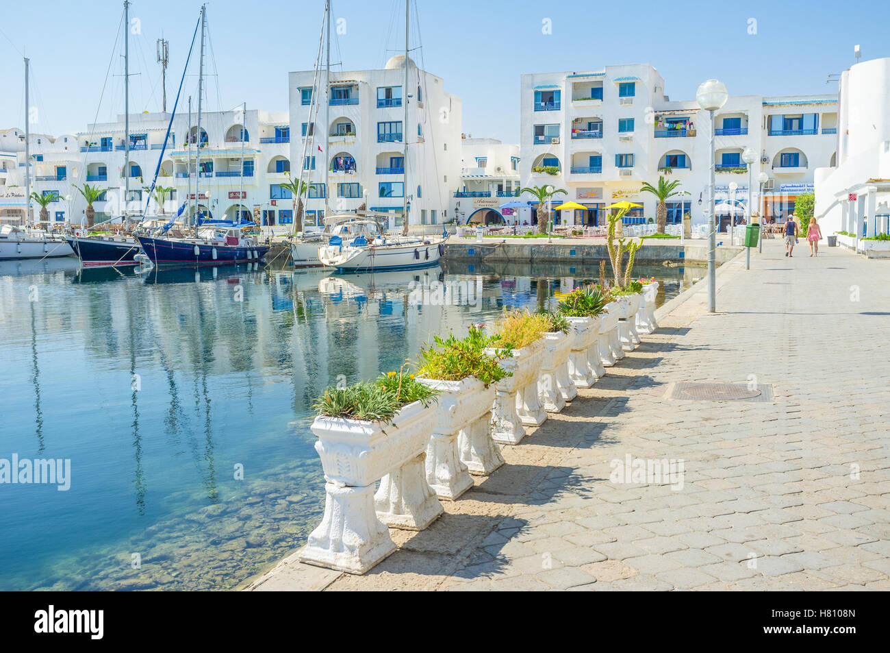 Marina ist der beliebte Ort zum Essen und trinken und auch für einen Ausflug, Monastir Stockfoto