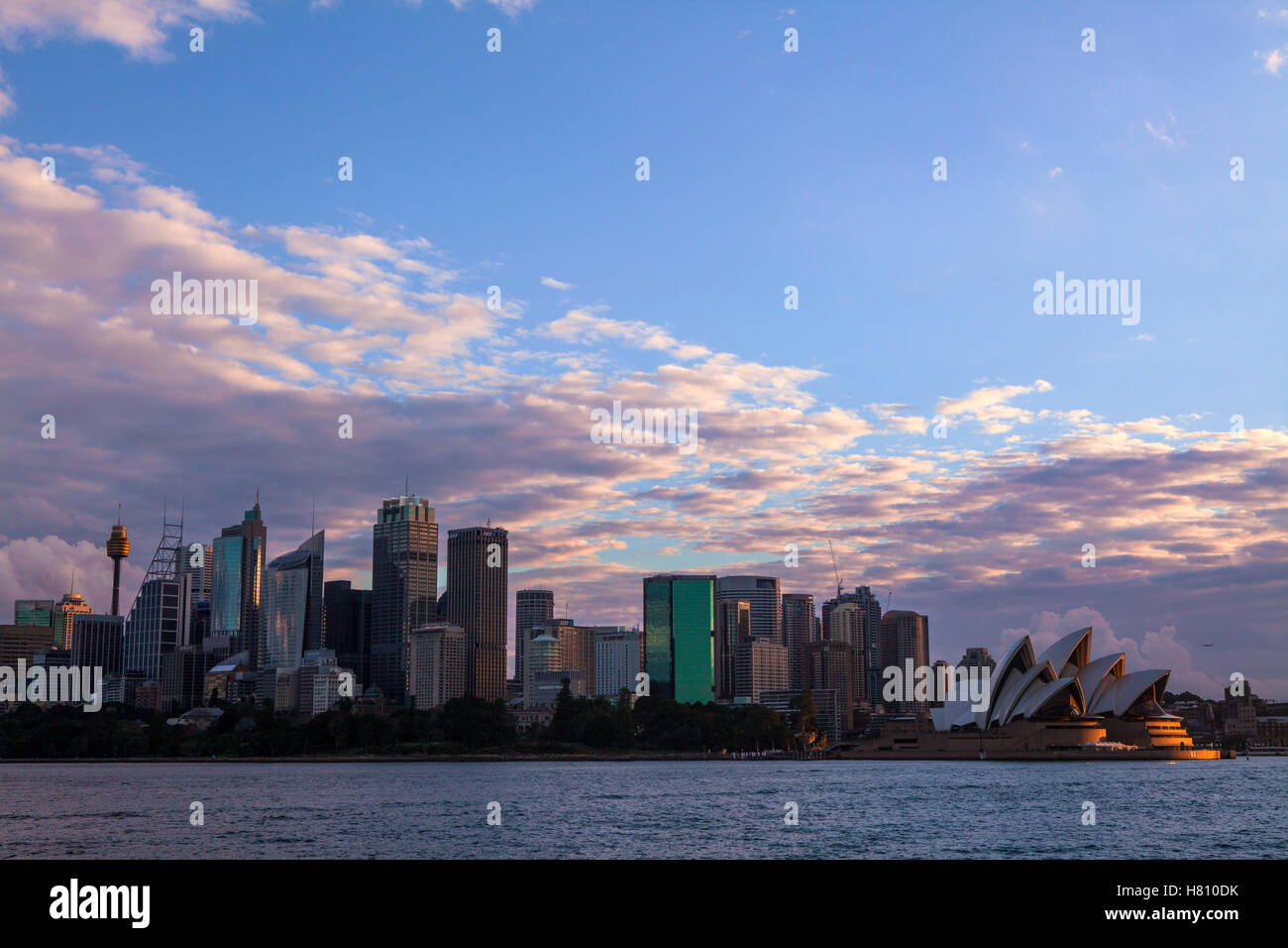 Sydney Harbour, Australien. Als die Sonne untergeht Stockfoto