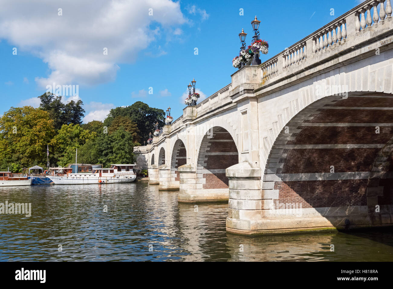 Kingston Bridge in Kingston upon Thames, England, Vereinigtes Königreich Großbritannien Stockfoto