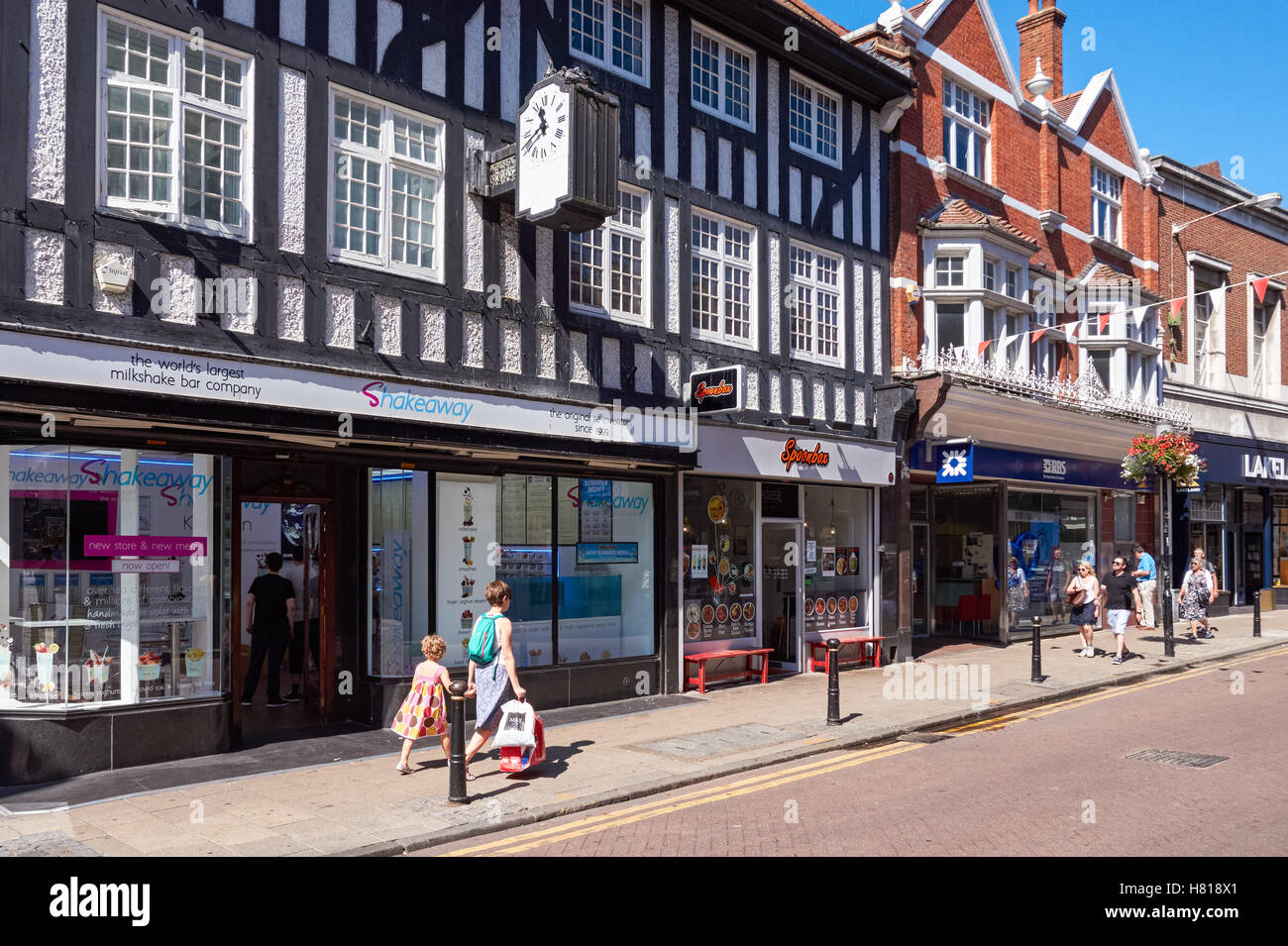 Geschäfte auf der Thames Street in Kingston upon Thames, England, Vereinigtes Königreich UK Stockfoto