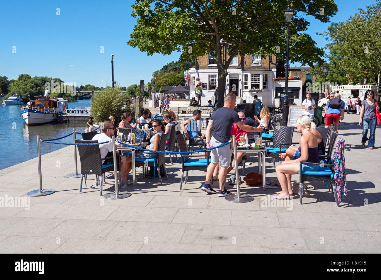 Richmond Riverside People Summer Stockfotos & Richmond Riverside People