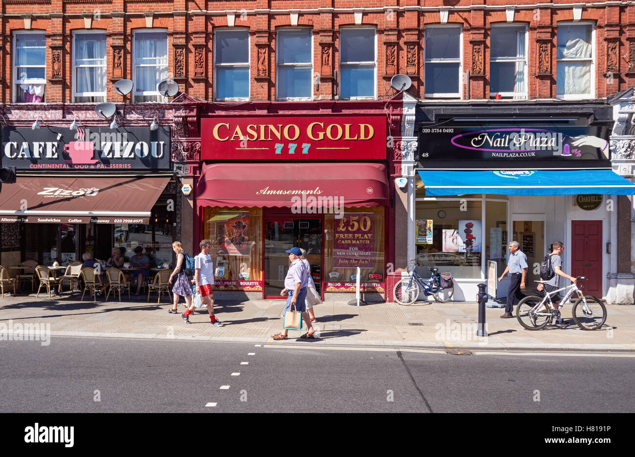 Geschäfte auf der Königstraße in Twickenham, London England Vereinigtes Königreich UK Stockfoto
