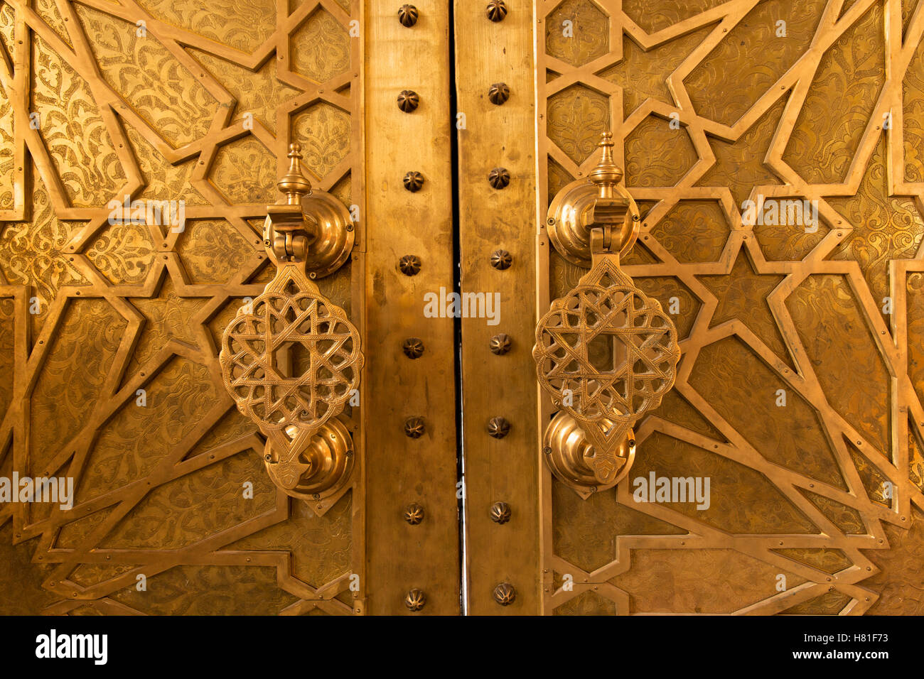 Marokko, Fez, Messing Tür und Türklopfer Messing Stockfoto