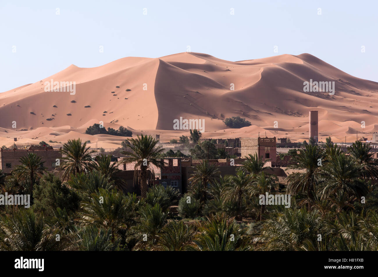Marokko, Merzouga, den Dünen am Rande der Sahara. Stockfoto