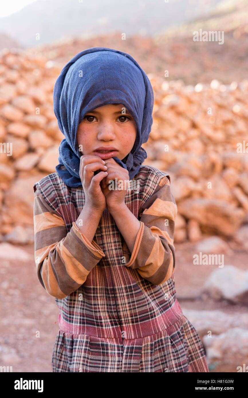 Marokko, Todra Schlucht, Portrait eines jungen Mädchens der Berber-Nomaden Stockfoto