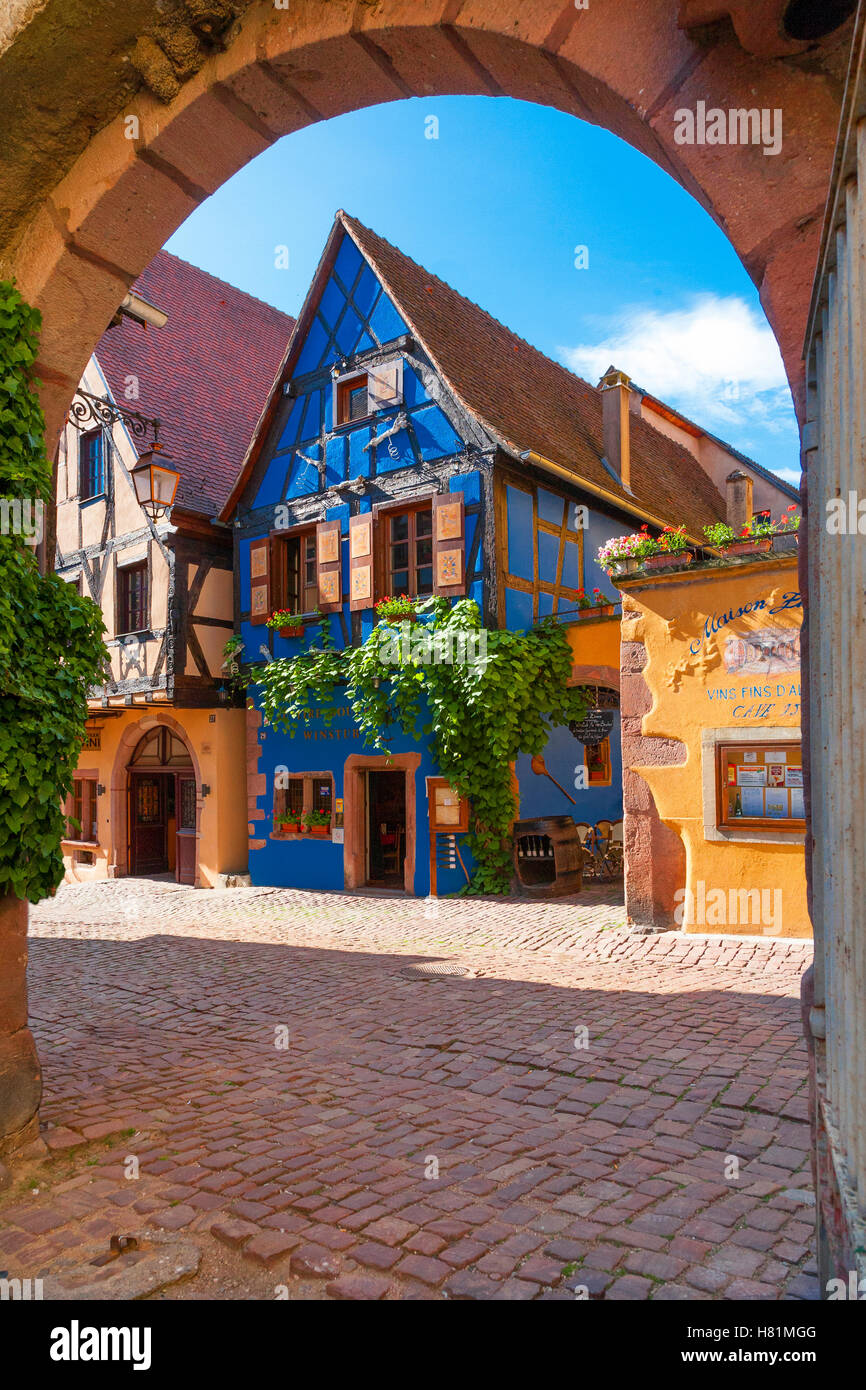 Typisches Restaurant in Riquewihr, Elsass, Haut-Rhin, Frankreich, Europa Stockfoto