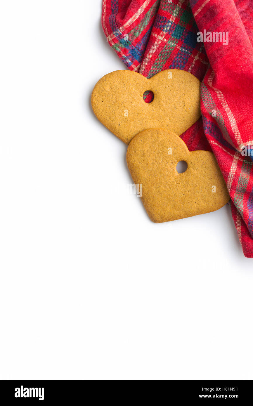 Leckeren Lebkuchenherzen auf Serviette isoliert auf weißem Hintergrund. Stockfoto