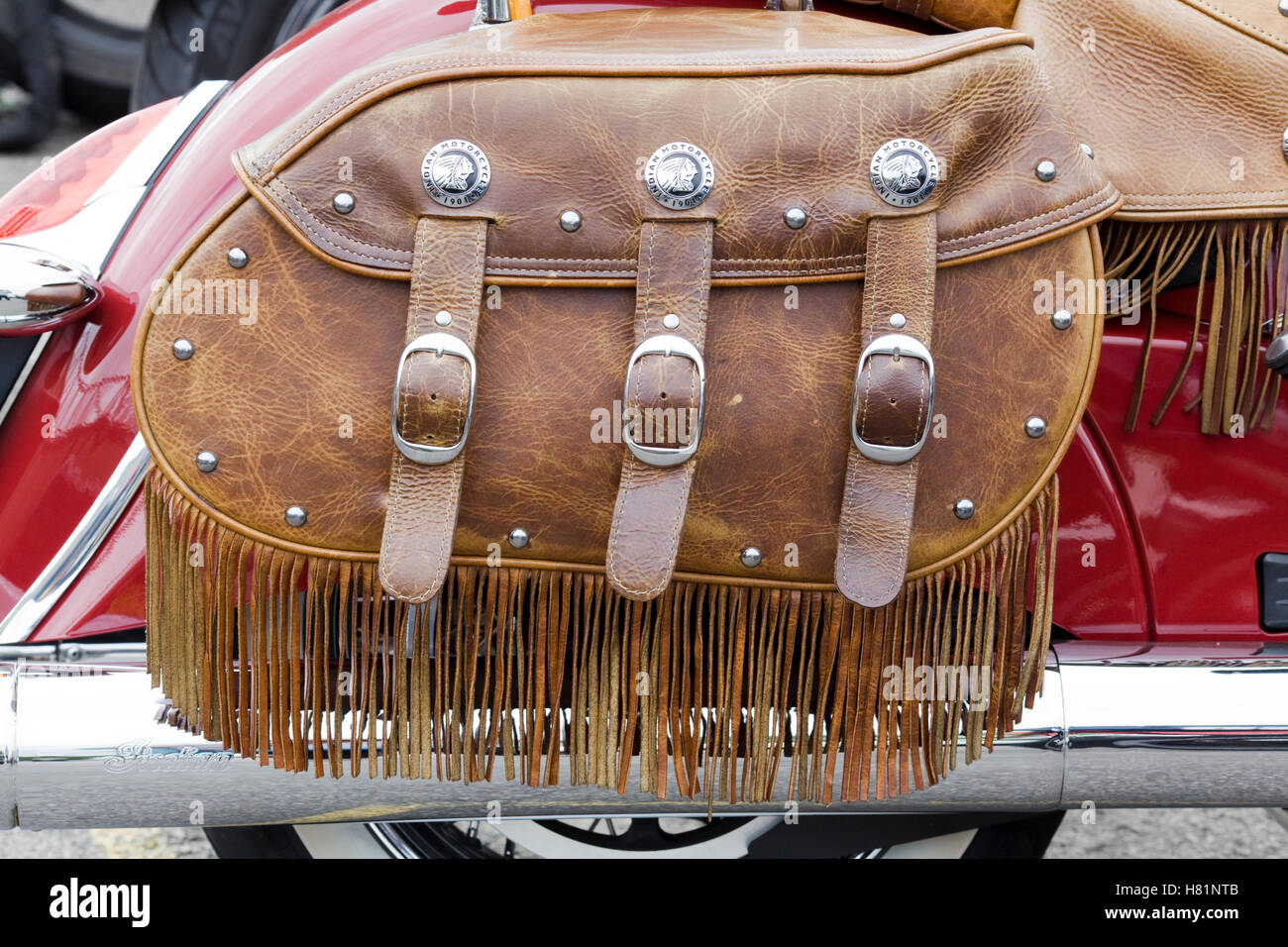 Gegerbtes Leder Fransen Indian Motorrad Satteltasche braun Stockfotografie  - Alamy