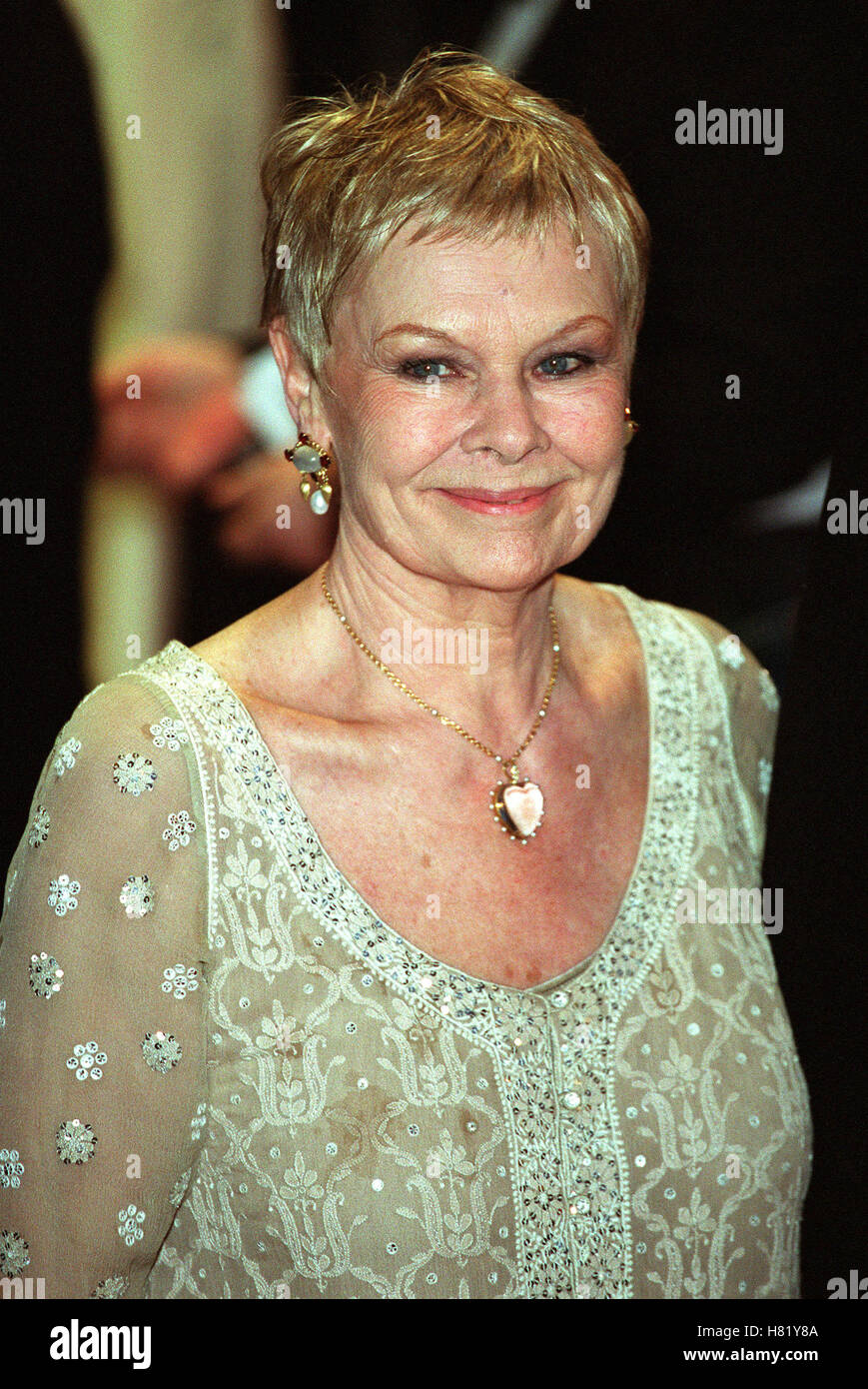 JUDI DENCH BAFTA FILM AWARDS BAFTA FILM AWARDS LONDON ENGLAND 24. Februar 2002 Stockfoto