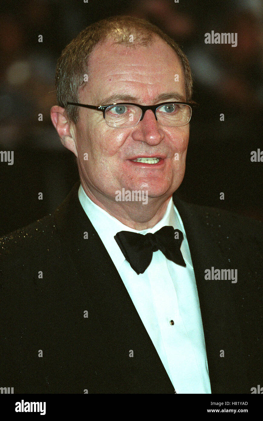 JIM BROADBENT BAFTA FILM AWARDS BAFTA FILM AWARDS LONDON ENGLAND 24. Februar 2002 Stockfoto