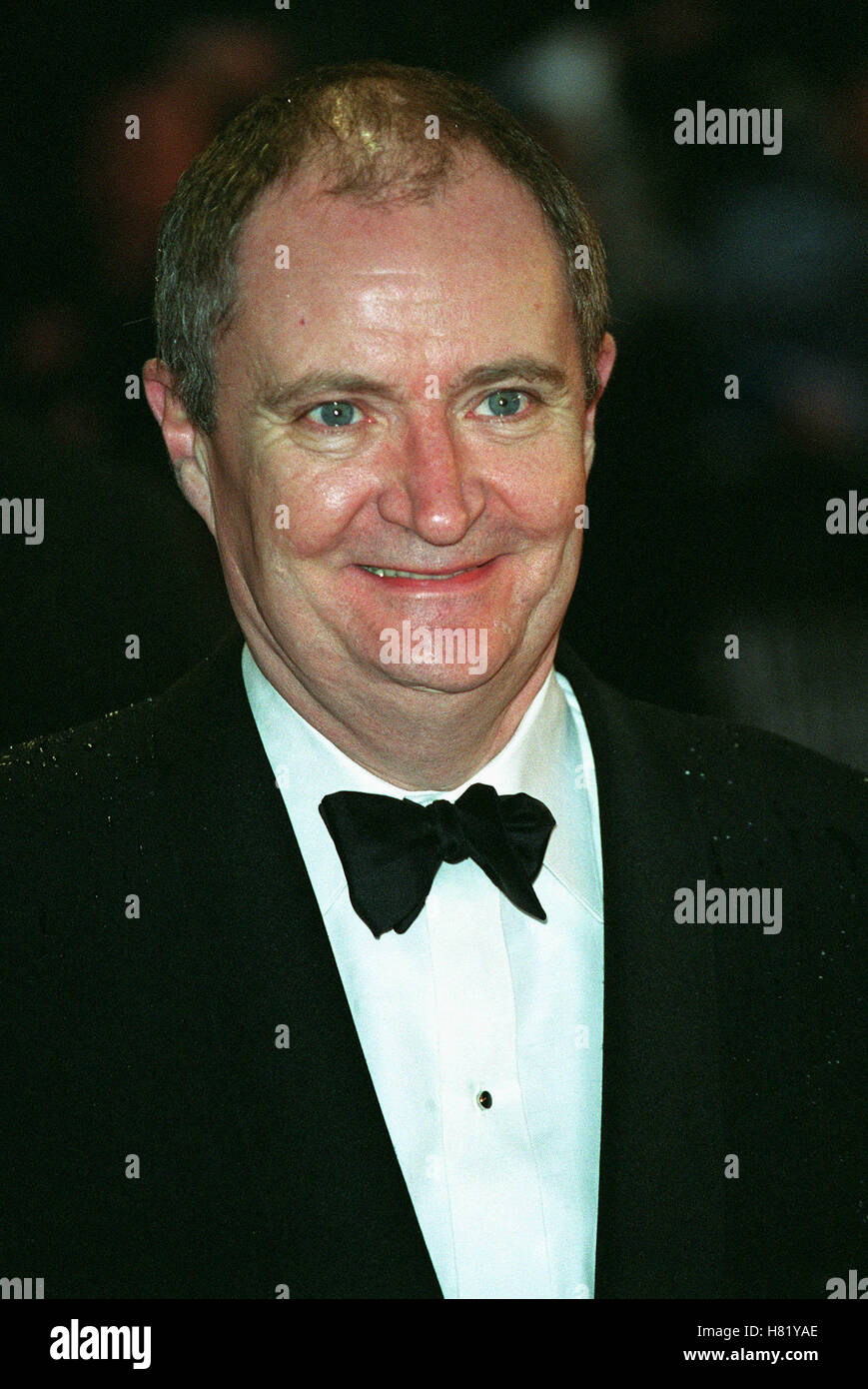 JIM BROADBENT BAFTA FILM AWARDS BAFTA FILM AWARDS LONDON ENGLAND 24. Februar 2002 Stockfoto