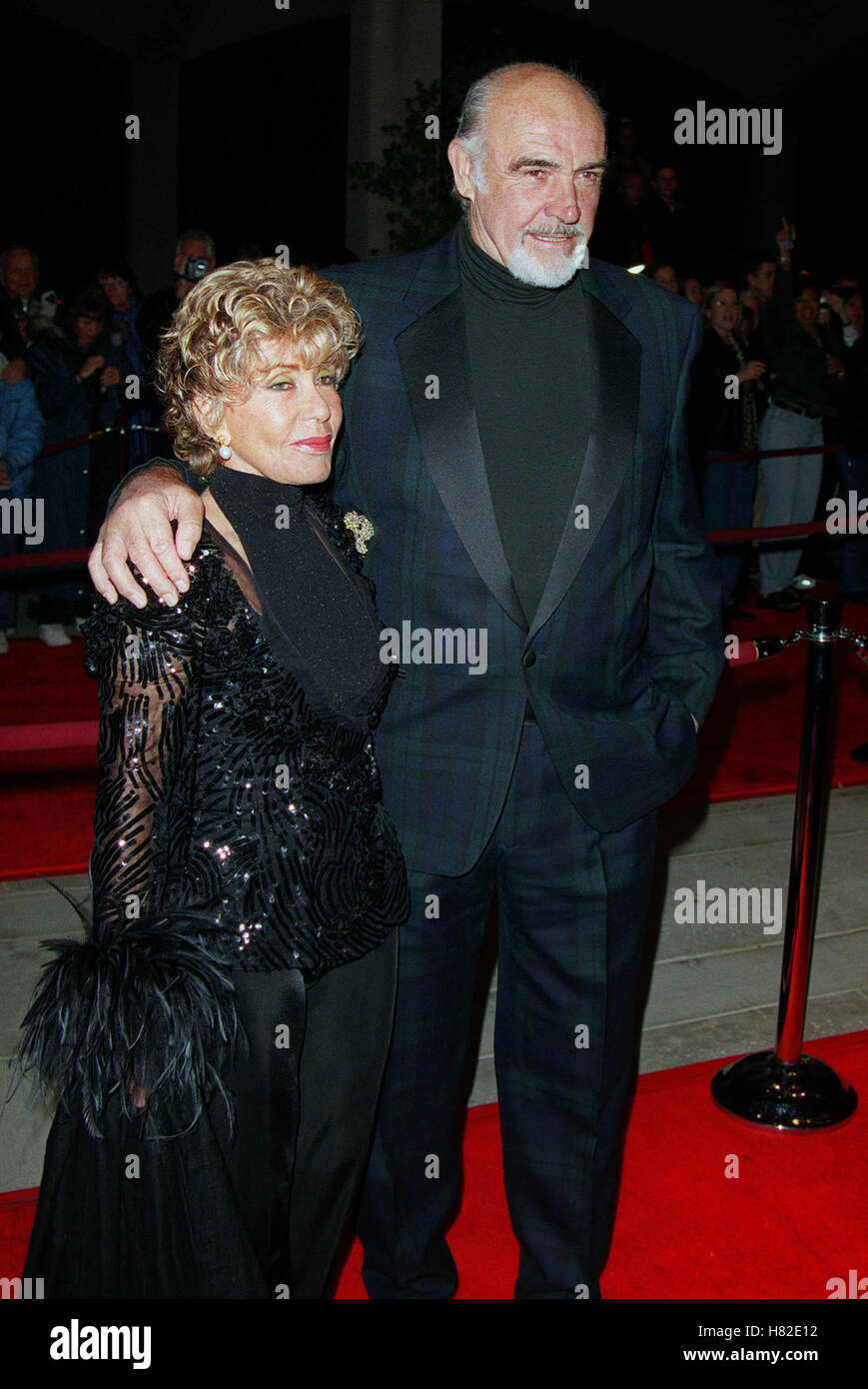 SEAN CONNERY & WIE MICHELINE ROQUEBRUNE PALM SPRINGS FILM FESTIVAL PALM SPRINGS FILM FESTIVAL PALM SPRINGS USA 13. Januar 2001 Stockfoto