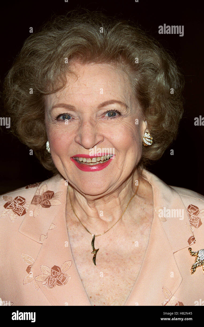 BETTY WHITE 37. humanitäre Auszeichnungen BEVERLY HILLS LA USA 19. Mai 2001 Stockfoto