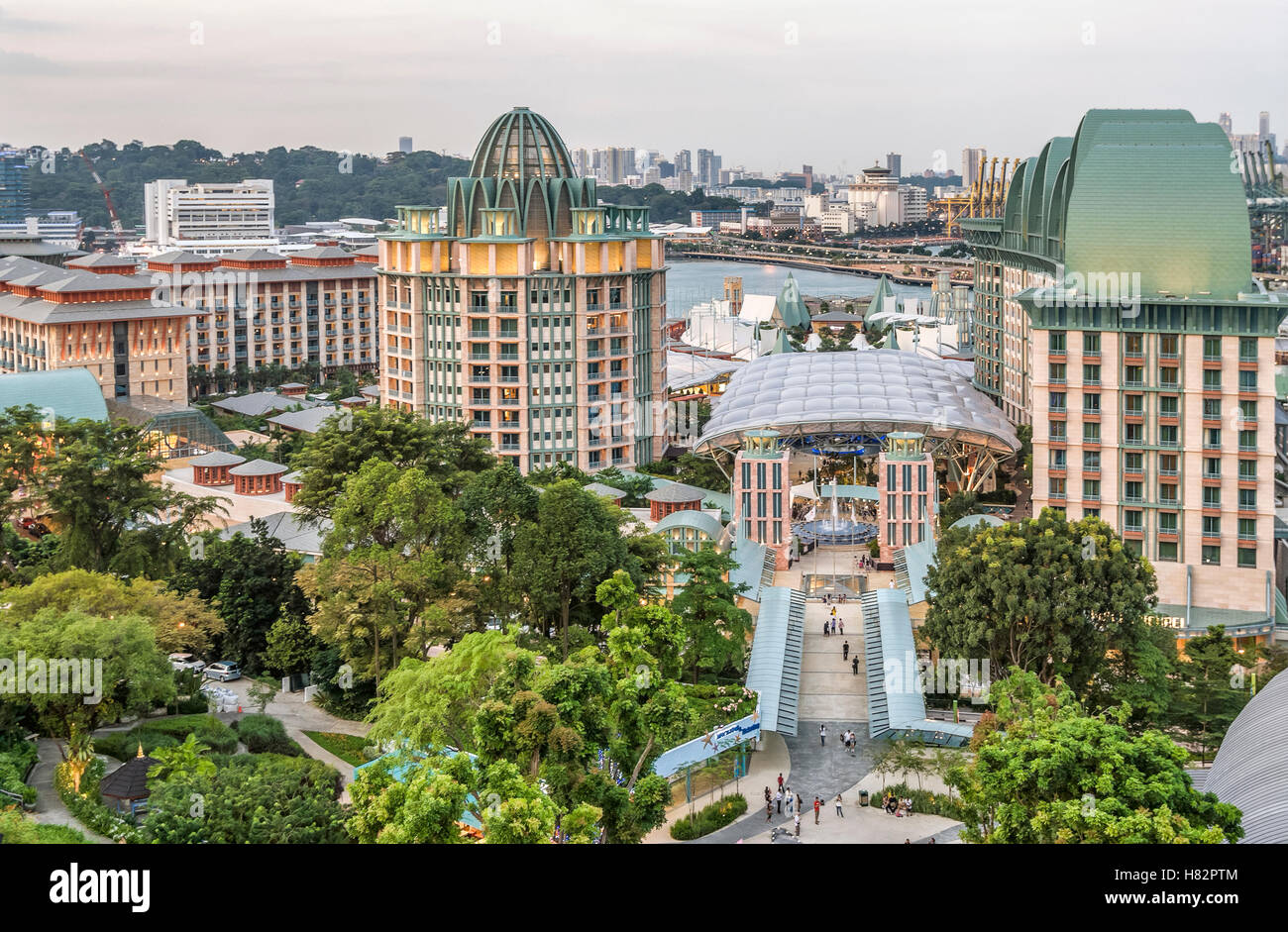 Blick von der Merlion Statue über das Sentosa Island Resort, Singapur Stockfoto