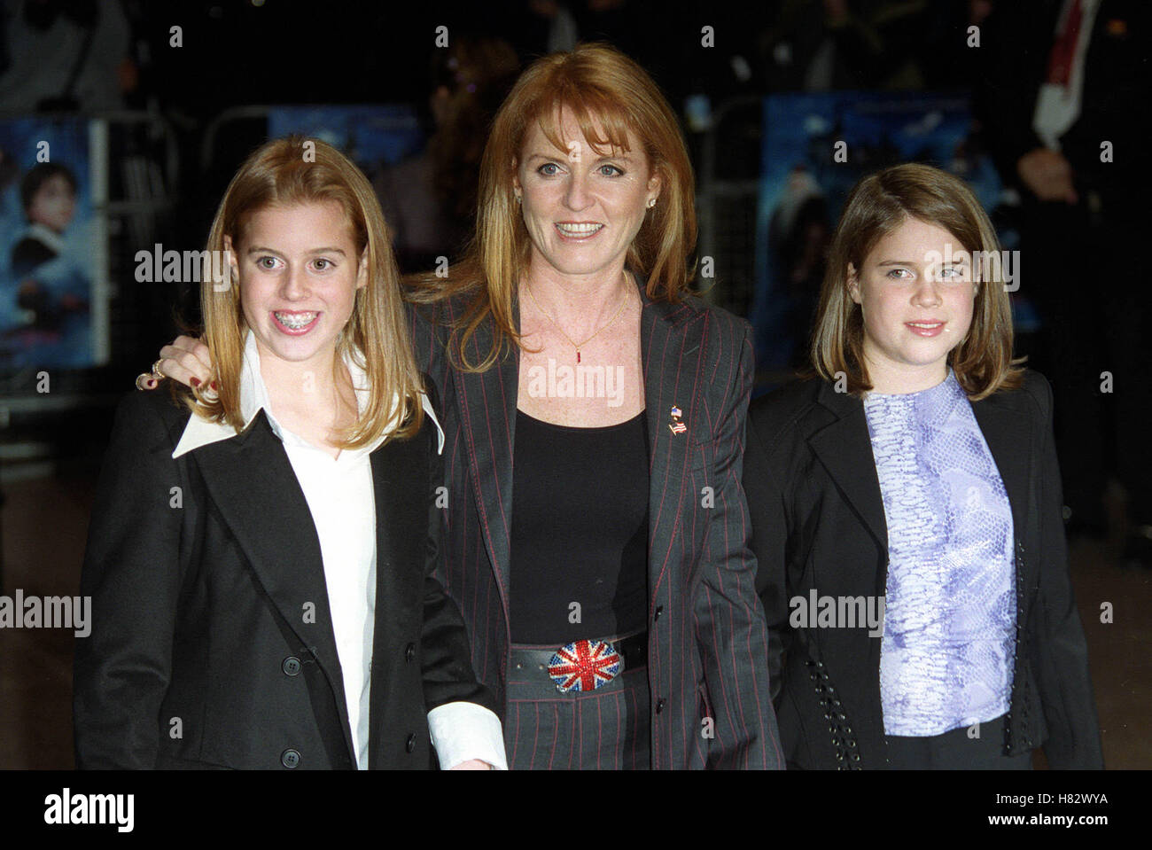 SARAH FERGUSON mit Prinzessinnen Weltpremiere 'HARRY POTTER' LEICESTER SQ LONDON ENGLAND 4. November 2001 Stockfoto