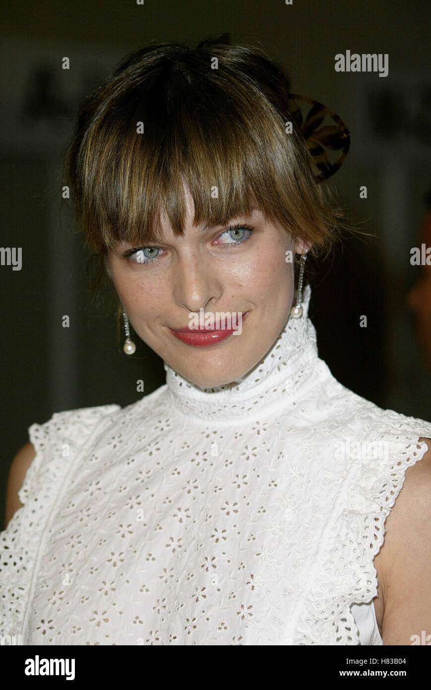 MILLA JOVOVICH RESIDENT EVIL FILM PREMIERE HOLLYWOOD LOS ANGELES USA 12. März 2002 Stockfoto