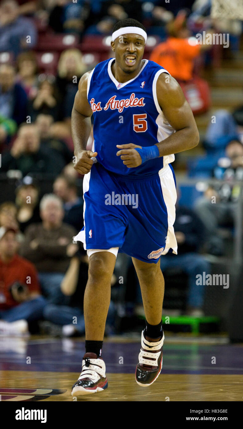 28. Februar 2010; Sacramento, Kalifornien, USA;  Los Angeles Clippers weiterleiten Craig Smith (5) im zweiten Quartal gegen die Sacramento Kings in der ARCO Arena. Sacramento besiegte Los Angeles 97-92. Stockfoto
