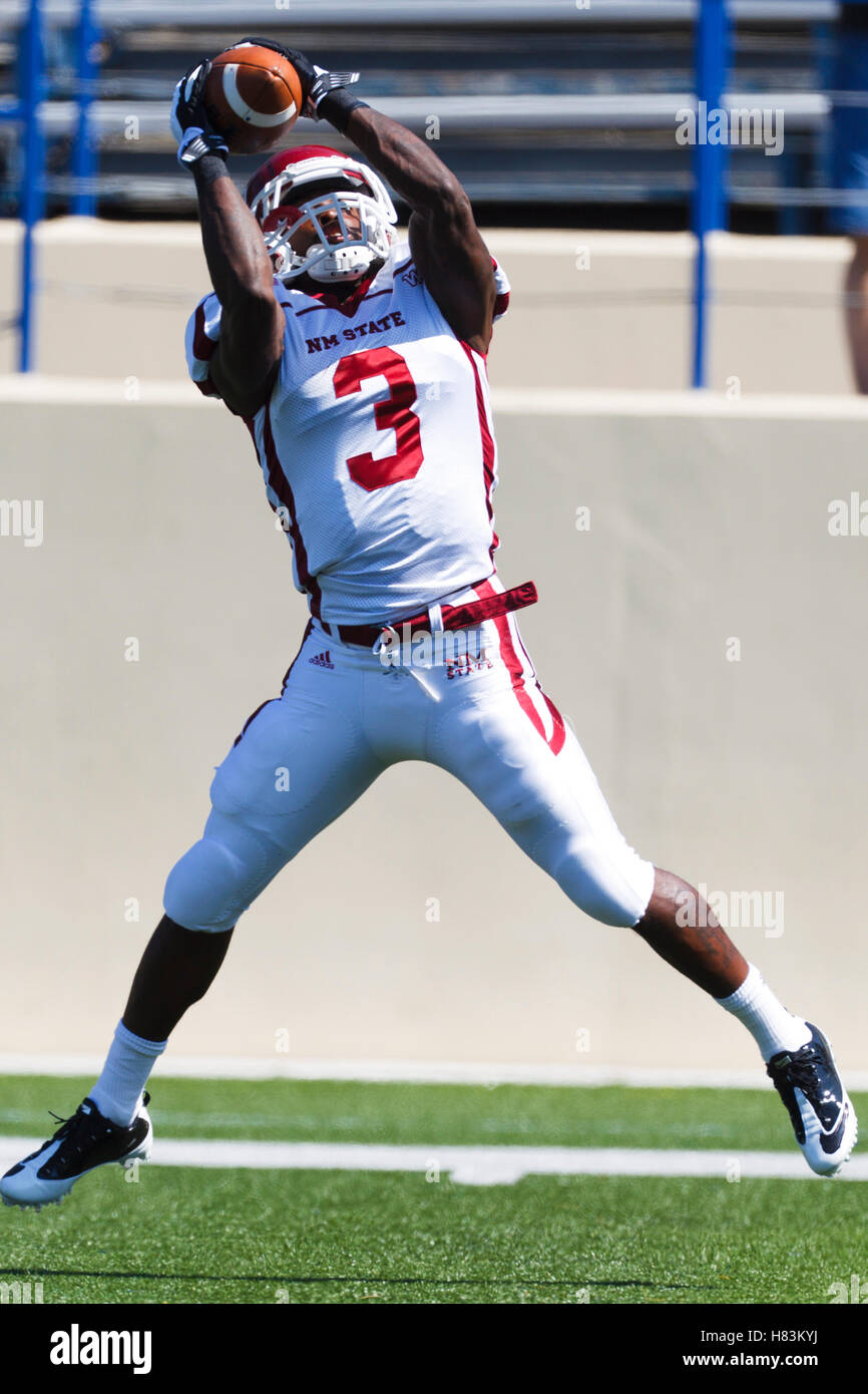 24. September 2011; San Jose, CA, USA; New Mexico State Aggies Sicherheit Donyae Coleman (3) erwärmt sich vor dem Spiel gegen die San Jose State Spartans im Spartan Stadium. San Jose State besiegt New Mexico State 34-24. Stockfoto