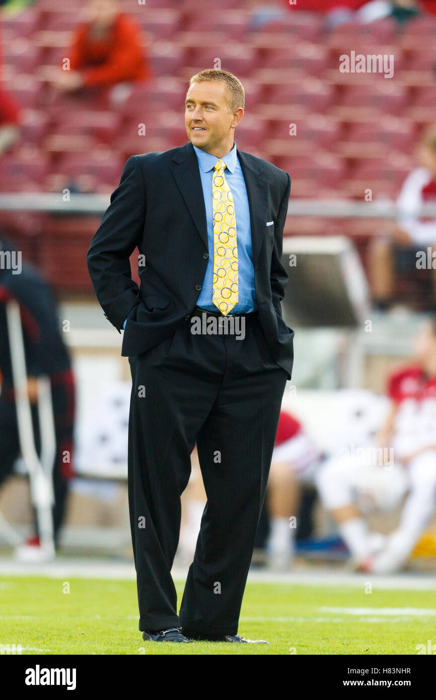 12 Nov, 2011; Stanford, CA, USA; ESPN Kommentator Kirk Herbstreit auf dem Feld vor dem Spiel zwischen den Stanford Cardinal und der Oregon ducks at Stanford Stadium. Oregon Stanford 53-30 besiegt. Stockfoto