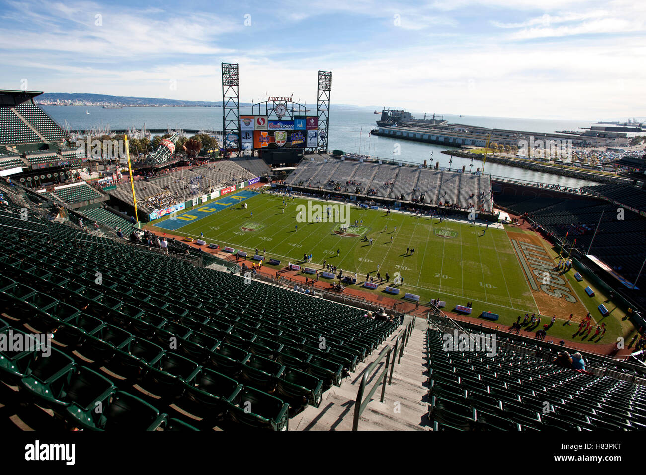 31. Dezember 2011; San Francisco CA, USA; Allgemeine Ansicht des AT&T Park vor dem Spiel zwischen den Illinois Fighting Illini und den UCLA Bruins. Stockfoto