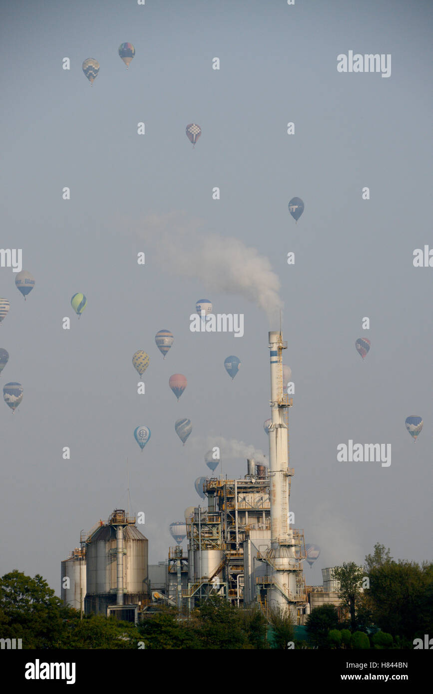 FAI Weltmeisterschaft Heißluftballon, viele Luftballons in den Himmel Stockfoto