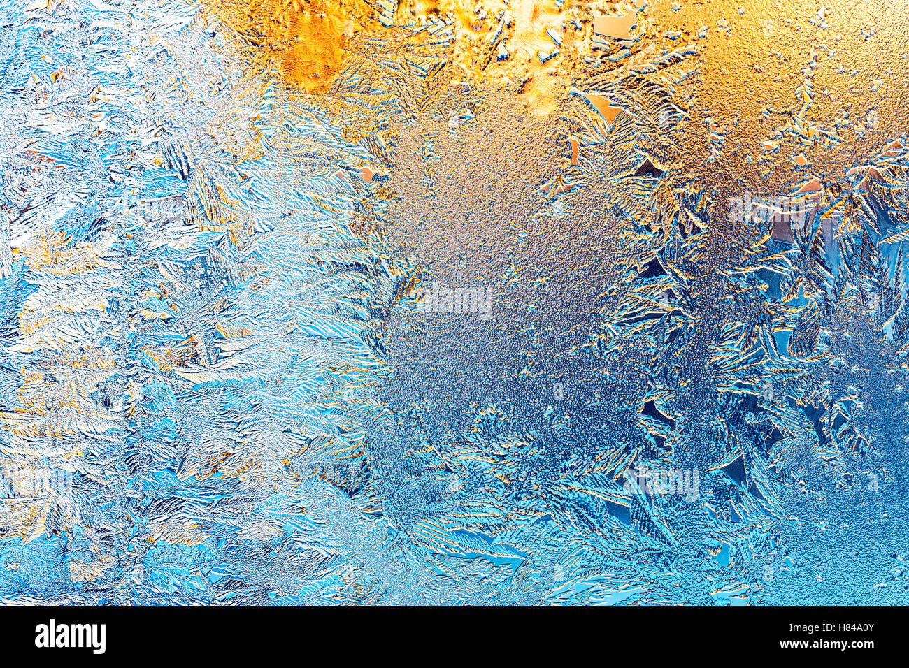 Frost und Sonne im Winter Fensterglas Stockfoto