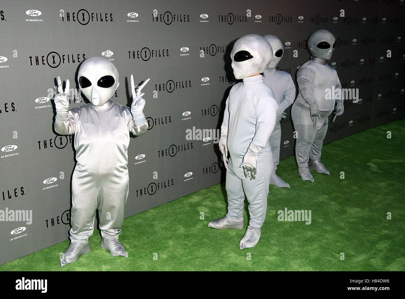 ALIENS X-FILES FINALE WARP PARTY HOUSE OF BLUES HOLLYWOOD LOS ANGELES USA 27. April 2002 Stockfoto