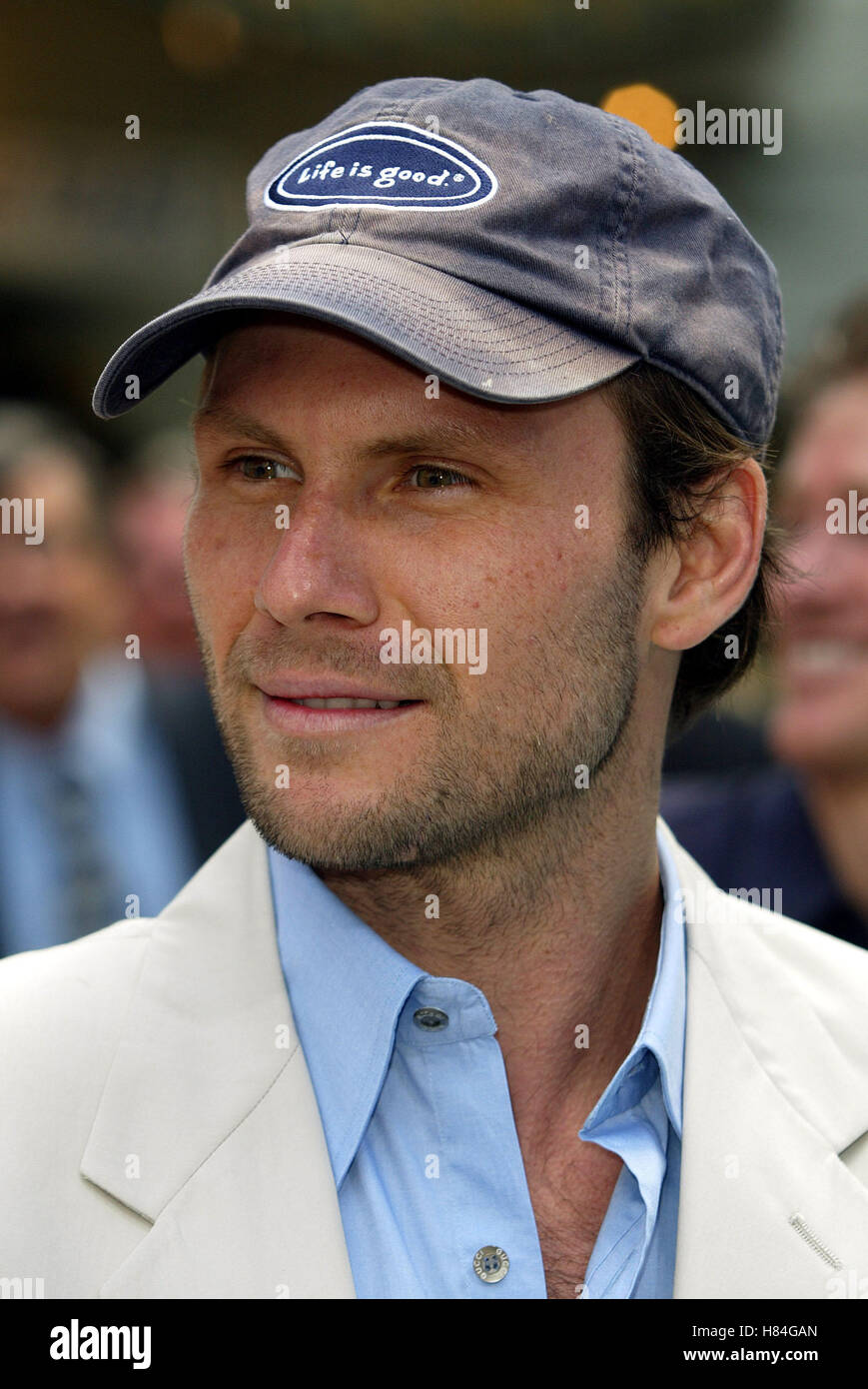 CHRISTIAN SLATER JOHN WOO HANDABDRÜCKE Zeremonie Manns CHINESE THEATRE HOLLYWOOD LOS AGELES USA 21. Mai 2002 Stockfoto