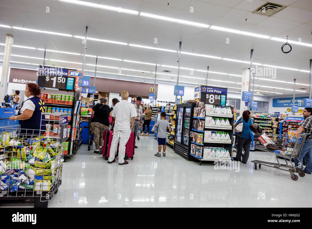 Miami Florida, Walmart, innen, Shopping Shopper Shopper Shop Shops Markt Märkte Markt Kauf Verkauf, Einzelhandel Geschäfte Business busi Stockfoto