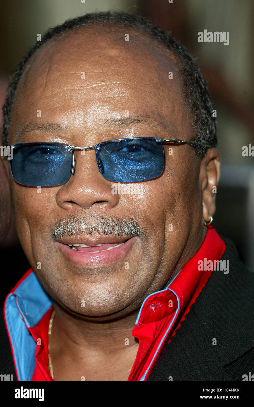 QUINCY JONES AUSTIN POWERS IN GOLDSTÄNDER PREMIERE UNIVERSAL Amphitheater UNIVERSAL CITY LA USA 22. Juli 2002 Stockfoto