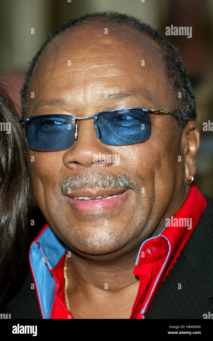 QUINCY JONES AUSTIN POWERS IN GOLDSTÄNDER PREMIERE UNIVERSAL Amphitheater UNIVERSAL CITY LA USA 22. Juli 2002 Stockfoto