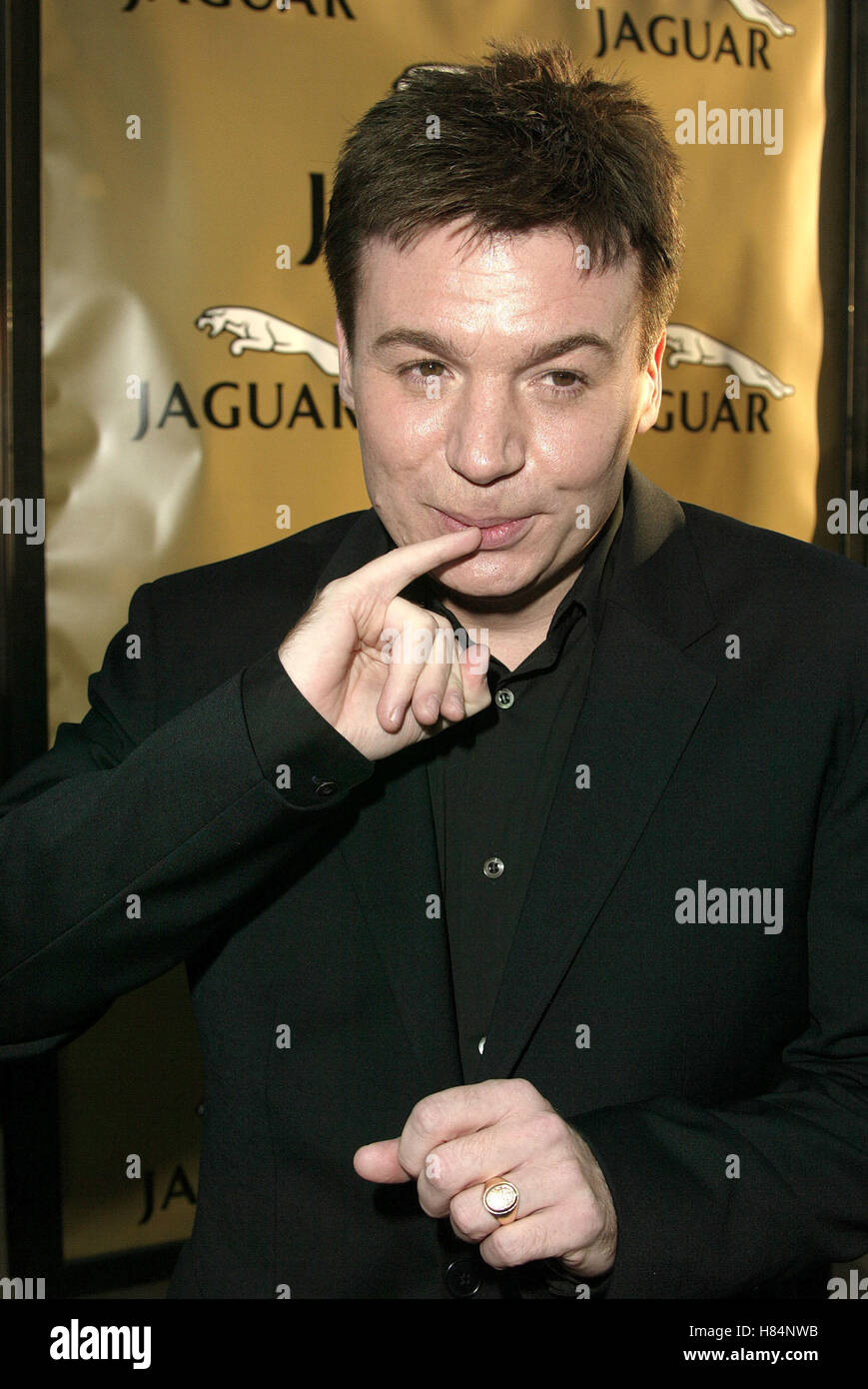 MIKE MYERS AUSTIN POWERS IN GOLDSTÄNDER PREMIERE UNIVERSAL Amphitheater UNIVERSAL CITY LA USA 22. Juli 2002 Stockfoto