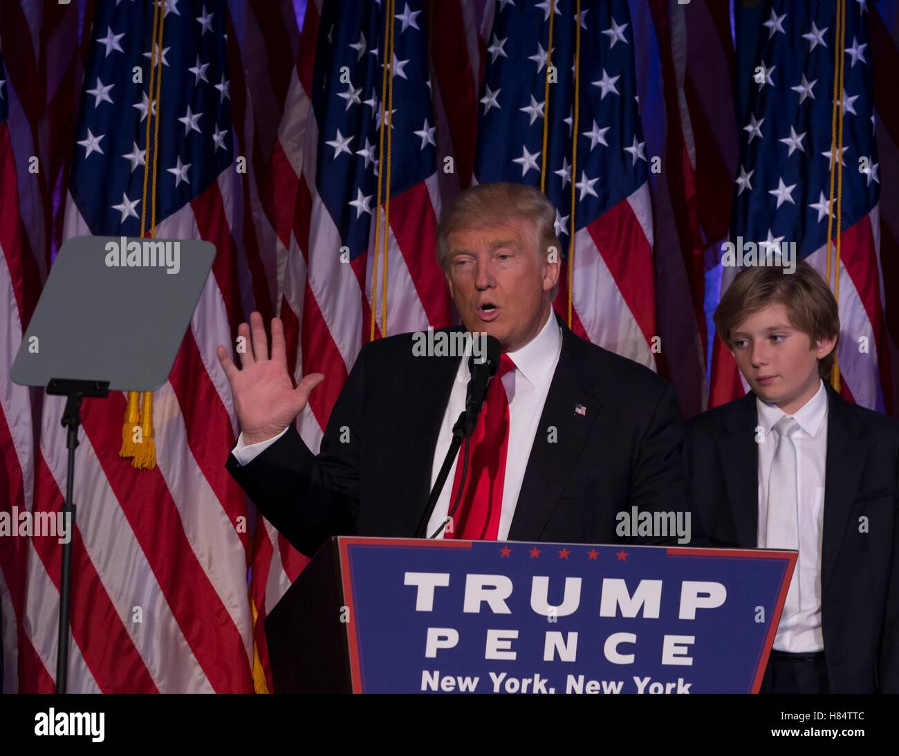 New York, NY, USA. 8. November 2016. Donald Trump in die Teilnehmerliste für Donald Trump Wahl Night Event, New York Hilton Midtown, New York, NY 8. November 2016. Bildnachweis: Lev Radin/Everett Collection/Alamy Live-Nachrichten Stockfoto