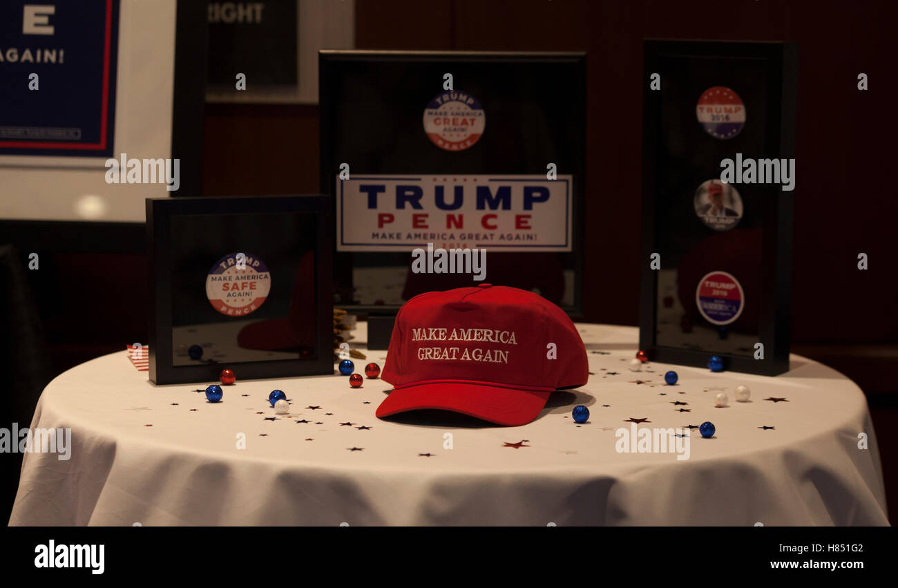 New York, NY USA - 8. November 2916: Donald Trump gewählt 45. Präsident der USA Erinnerungsstücke auf dem Display bei Sieg Party im Hilton Hotel New York Credit: Lev Radin/Alamy Live-Nachrichten Stockfoto