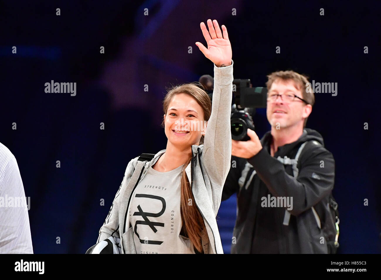 New York, NY, USA. 09 NOVEMBER 2016. Karolina Kowalkiewicz hält ein offenes Training UFC 205 für die Fans und Medien im Madison Square Garden. Bildnachweis: Jason Silva / Alamy Live News Stockfoto