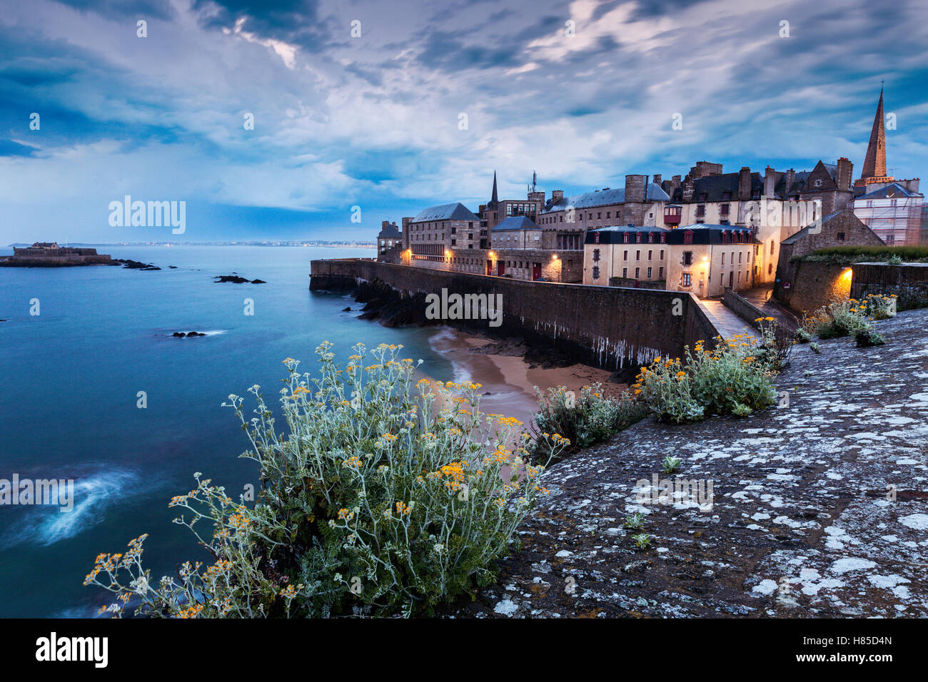Saint-Malo Panorama am Abend. Saint-Malo, Bretagne, Frankreich Stockfoto