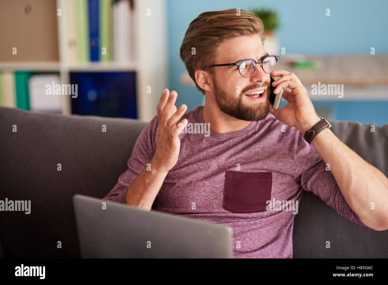 Stressige Arbeit für junge Menschen Stockfoto