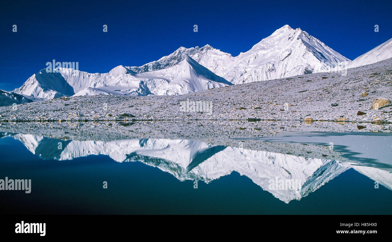 Kangshung-Wand, South Col und Lhotse spiegelt sich in kleinen Gletscher  Teich, Mount Everest, Tibet Stockfotografie - Alamy