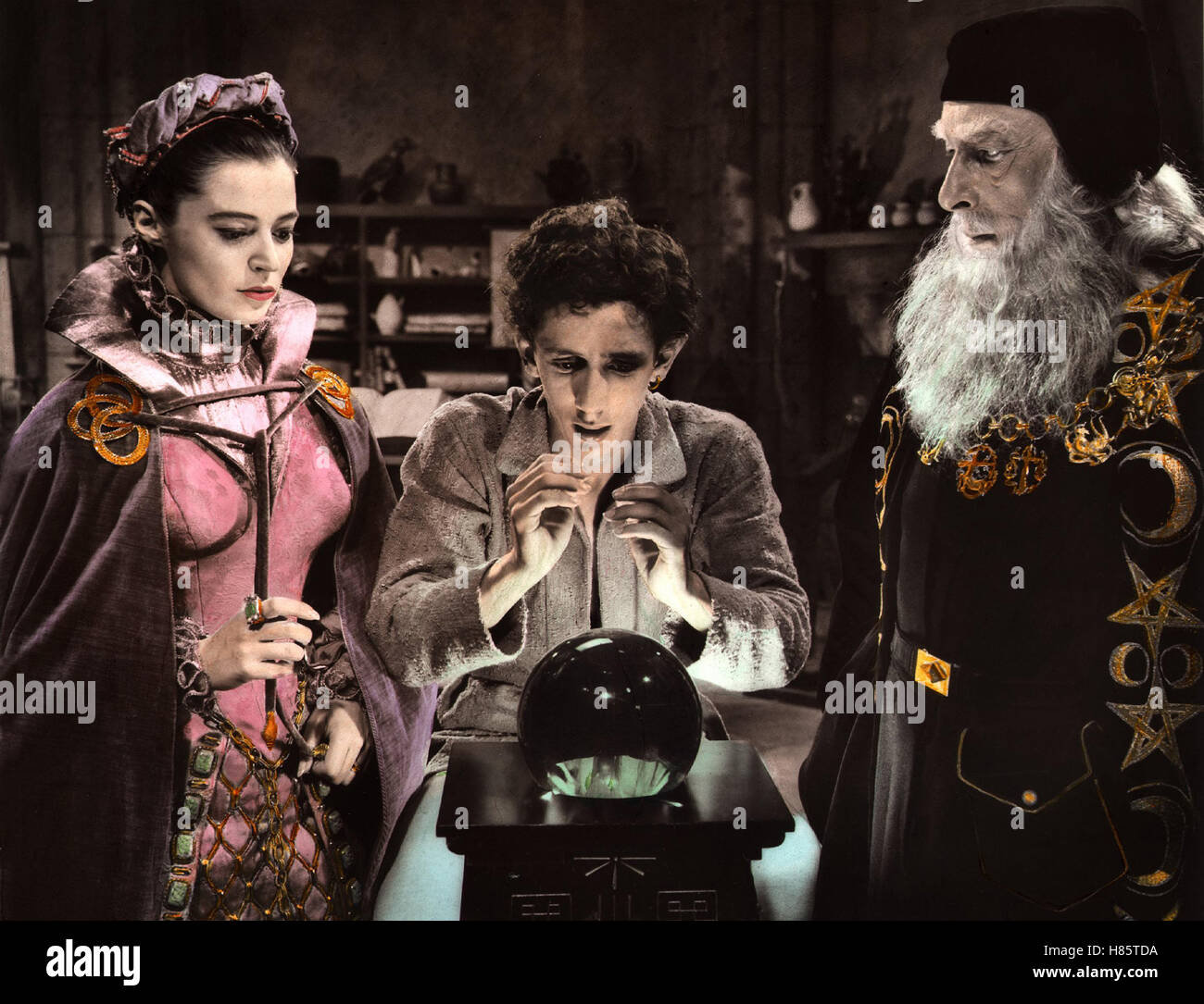 Diane - Kurtisane von Frankreich (DIANE) USA 1955, Regie: David Miller, MARISA PAVAN, MARC CAVELL, SIR CEDRIC HARDWICKE, Stichwort: Kristallkugel, Wahrsager, Weissagung, Magie, Magier Stockfoto