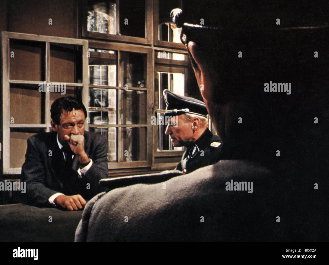 Verrat Auf Befehl, (THE COUNTERFEIT Verräter) USA 1960, Regie: George Seaton, WILLIAM HOLDEN, WOLFGANG PREISS, Stichwort: Verhör Stockfoto