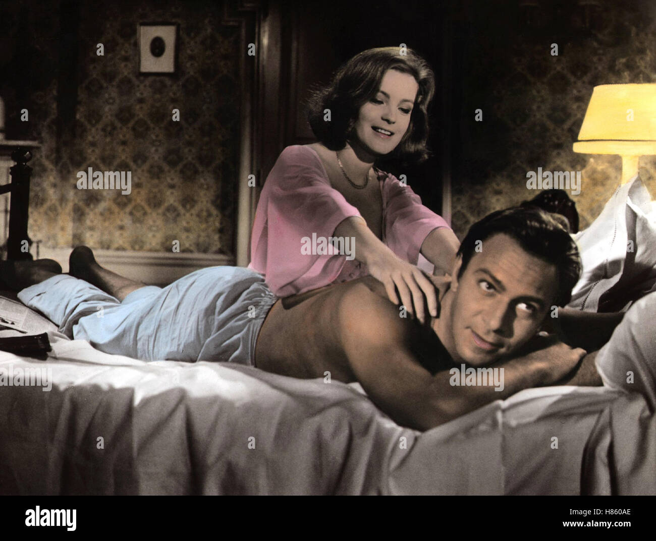 Spion Zwischen Zwei Fronten (TRIPLE CROSS) F-GB 1966, Regie: Terence Young, ROMY SCHNEIDER, CHRISTOPHER PLUMMER, Stichwort: Bett, Massage, ccc Stockfoto