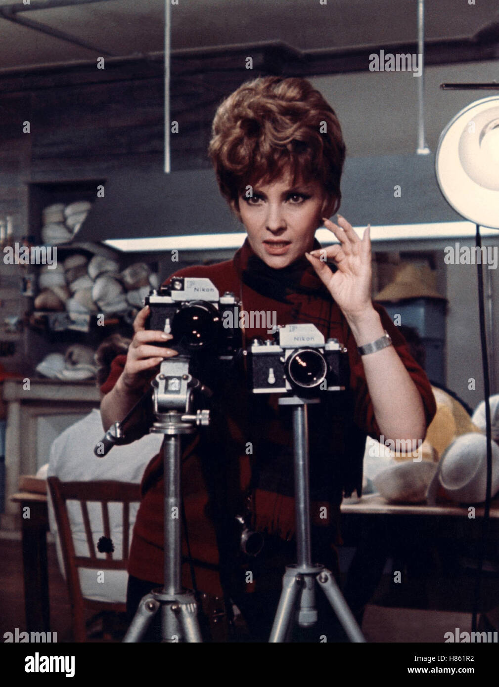 Züricher Geliebte, (LES SULTANS) sterben F-IT 1968, Regie: Jean Delannoy, GINA LOLLOBRIGIDA, Stichwort: Kamera, feste, Fotografin, Fotostudio Stockfoto