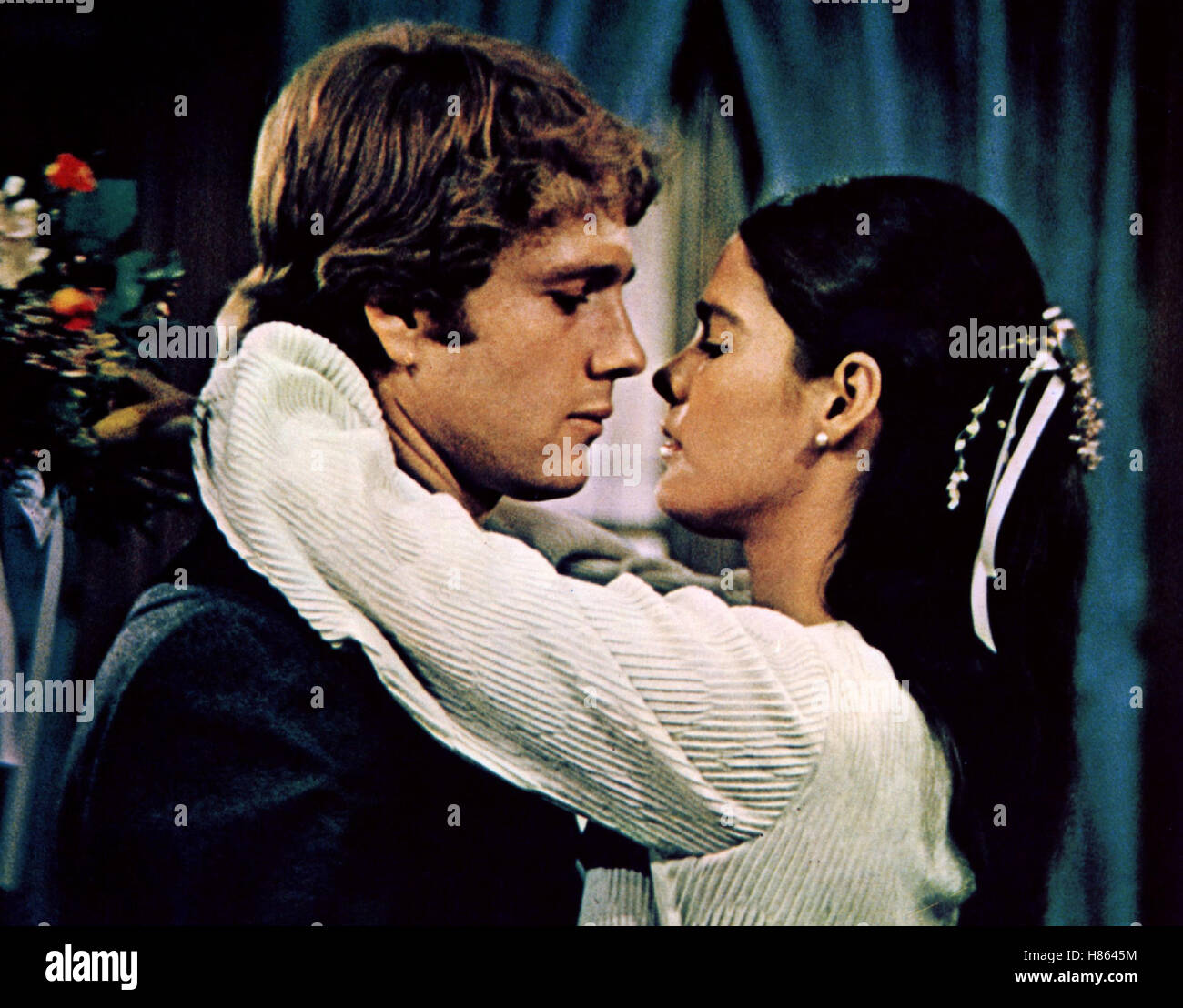 Love Story, (Liebesgeschichte) USA 1971, Regie: Arthur Hiller, RYAN O' Neal, ALI MacGRAW, Stichwort: Paar, Umarmung Stockfoto