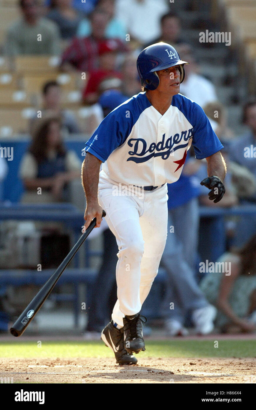 TONY DANZA HOLLYWOOD Sterne BASEBALL Spiel DODGER STADIUM LOS ANGELES USA 9. August 2002 Stockfoto