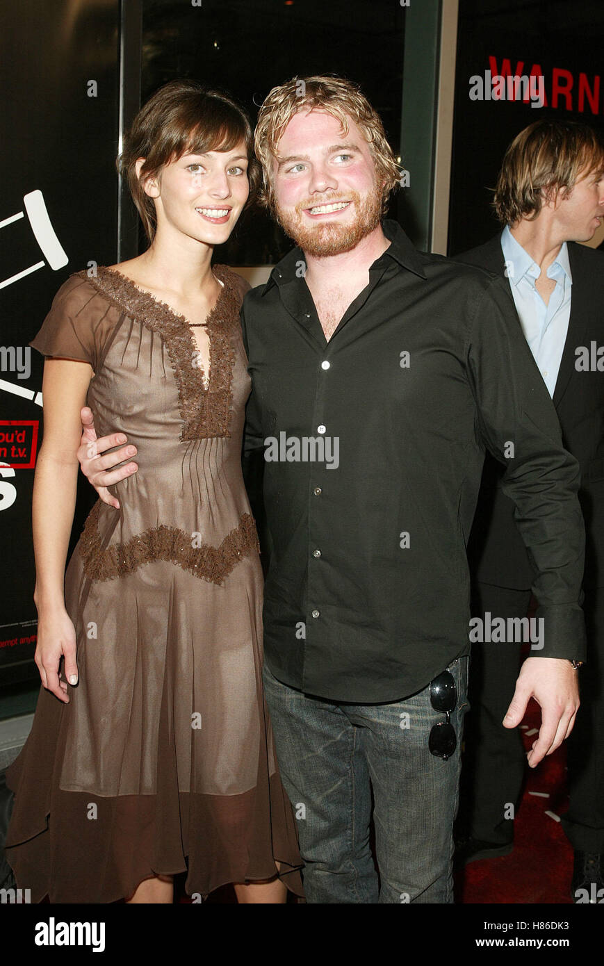 RYAN DUNN & Freundin JACKASS der MOVIE WORLD PREM CINERAMA DOME HOLLYWOOD LOS ANGELES USA 21. Oktober 2002 Stockfoto